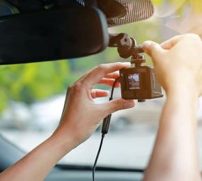 CÓ NÊN TRANG BỊ CAMERA HÀNH TRÌNH CHO XE Ô TÔ?