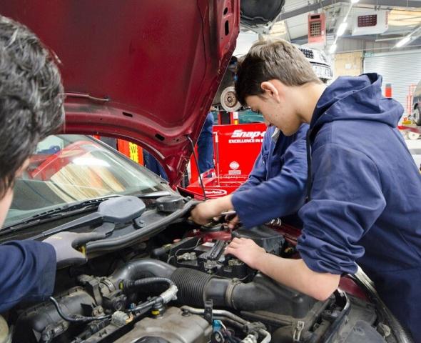 Việc Làm Ô Tô Bến Tre – Dương Auto Spa Tuyển Dụng Kỹ Thuật & Học Viên Nghề Thu Nhập Hấp Dẫn