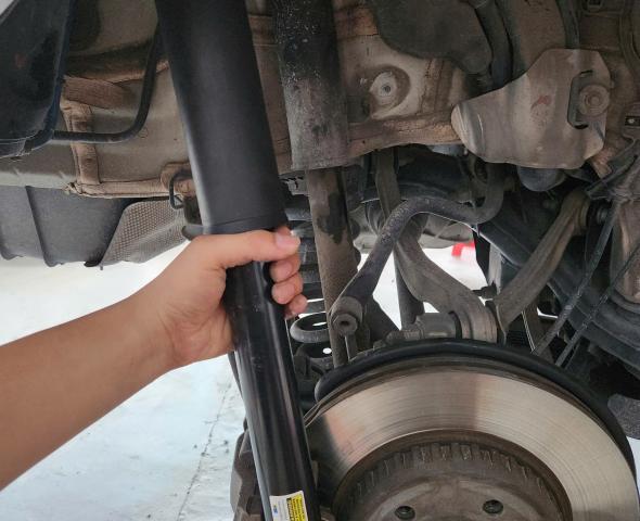 Phuộc Sau Mercedes C250 Bến Tre – Êm Ái, Vững Tay, Không Ảnh Hưởng Bảo Hành