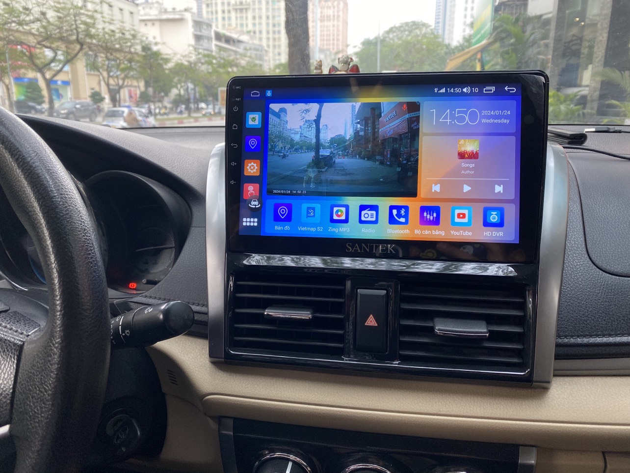 Quy trình lắp màn hình Santek Vios chuyên nghiệp tại Dương Auto Spa