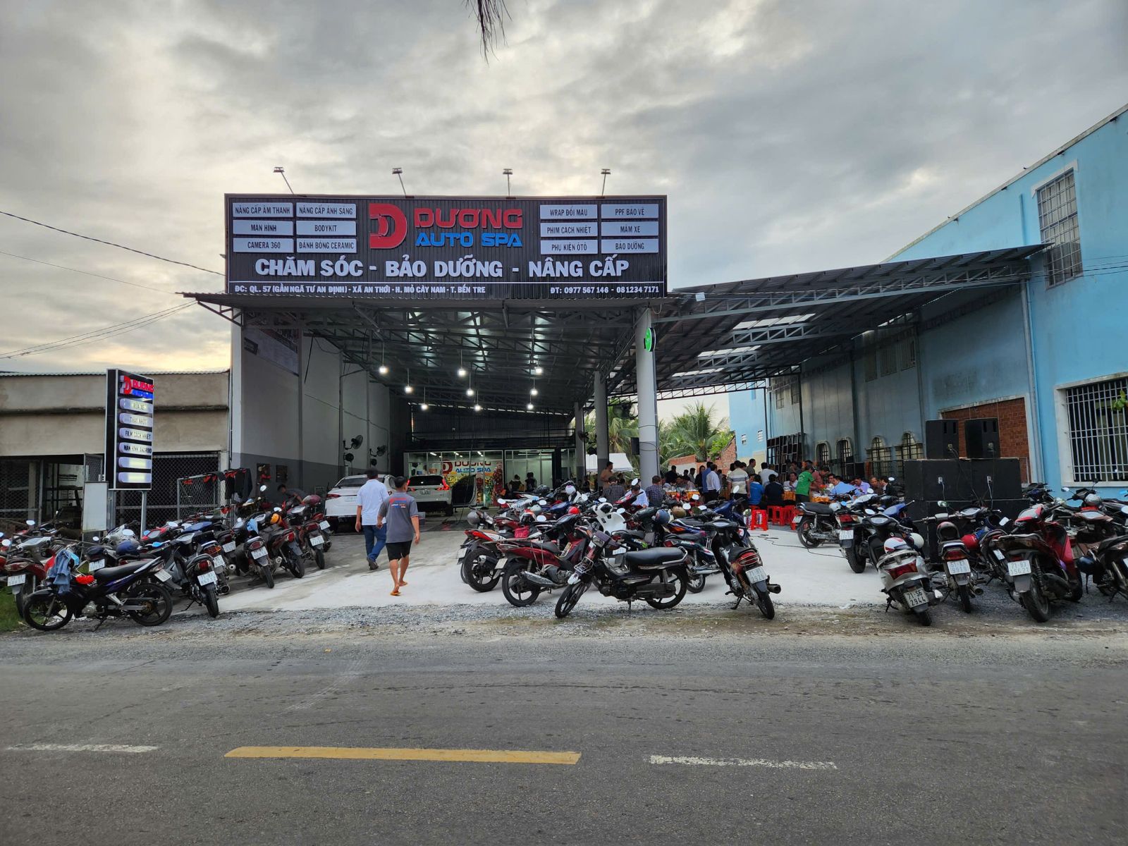 Xưởng thay ắc quy Enimax chuyên nghiệp tại Dương Auto Spa