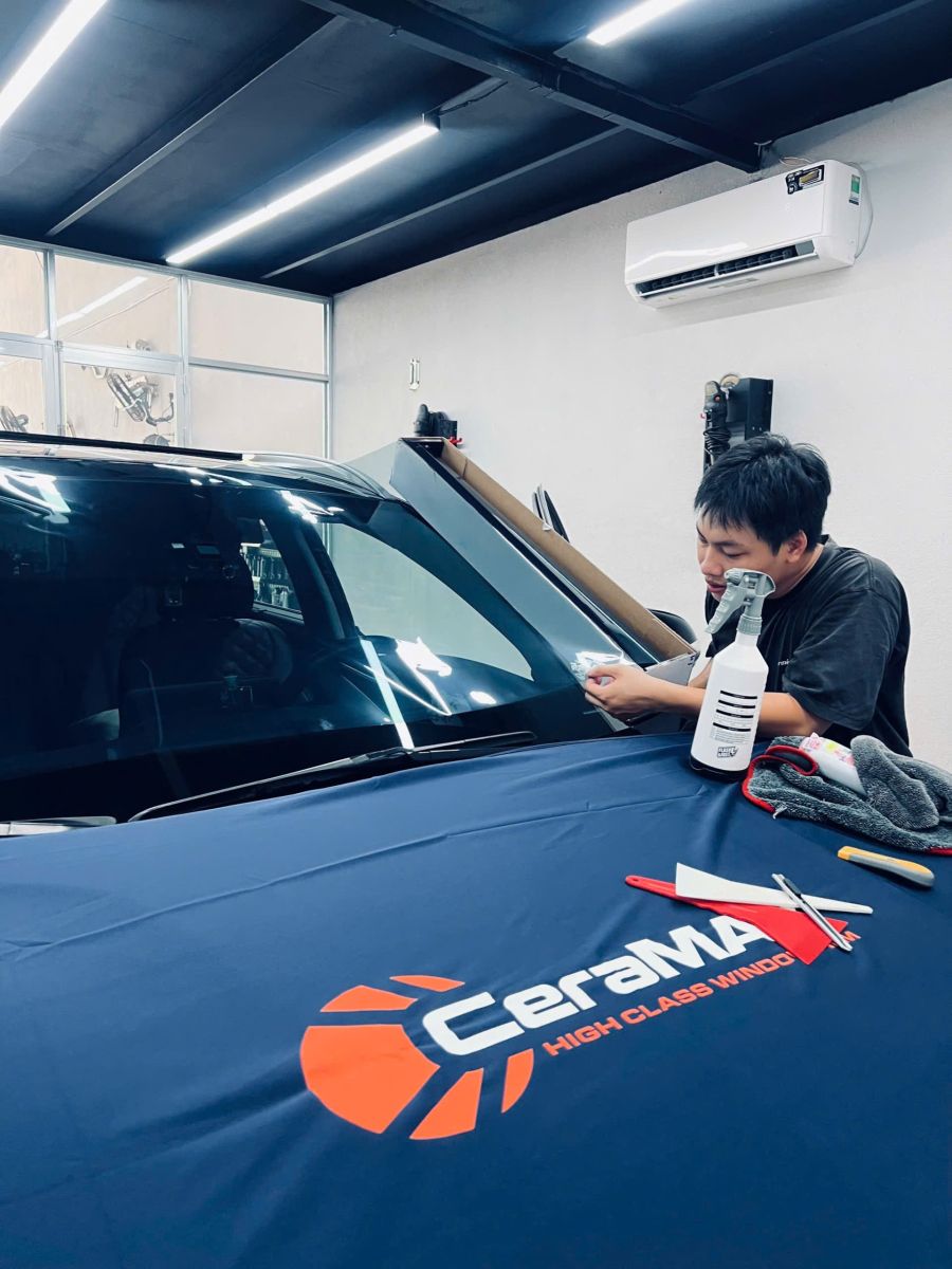 Dán phim cách nhiệt ô tô Bến Tre chuyên nghiệp tại Dương Auto Spa