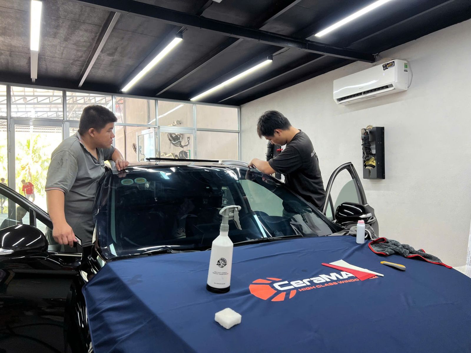 Quy trình dán phim cách nhiệt chuyên nghiệp tại Dương Auto Spa